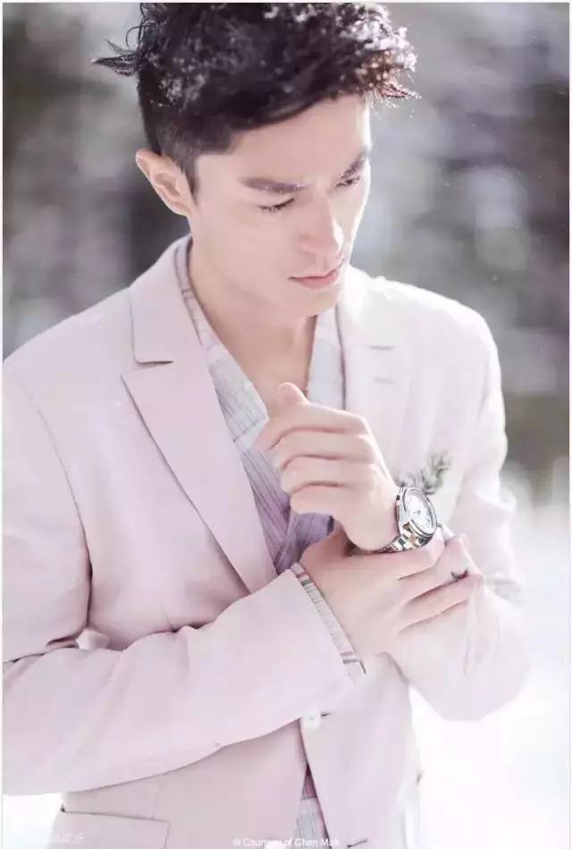 是胡也是霍，情人节伙着过，为什么最近这本时尚杂志卖疯了？