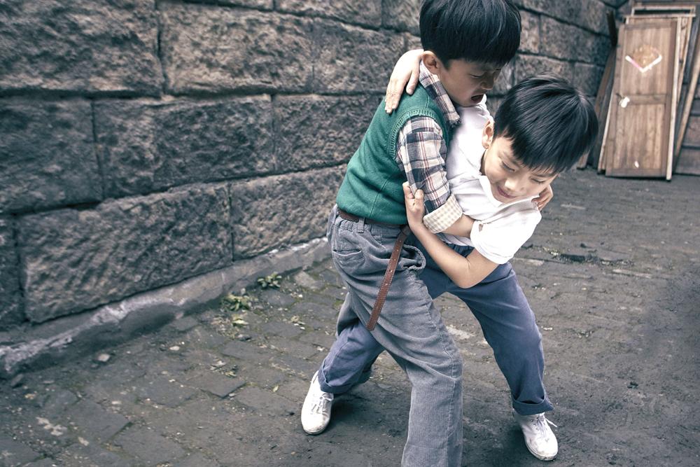 甄子丹儿子跆拳道红带，张晋被女儿“甜蜜家暴”，功夫二代太厉害