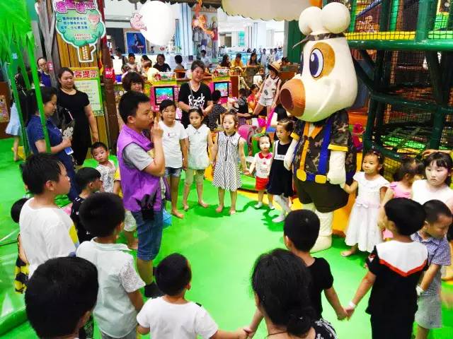 能把一条柴犬请来当服务员，也只有杭州这家新晋网红商场了吧……这波刷卡5折攻略，你一定收好！