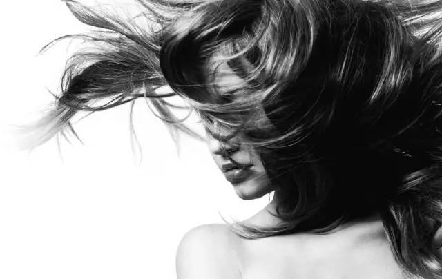 别的变美都要靠整，唯独华发三千，你值得拥有