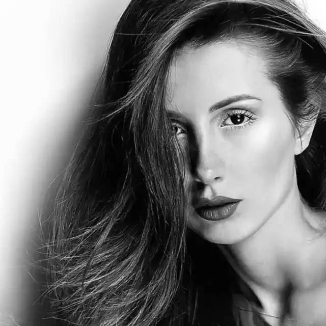 别的变美都要靠整，唯独华发三千，你值得拥有