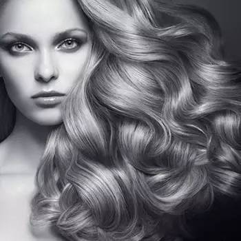 别的变美都要靠整，唯独华发三千，你值得拥有