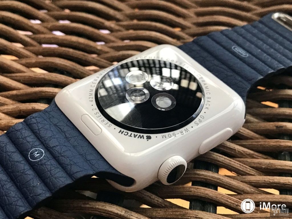 applewatch与传统腕表的区别,applewatch陶瓷和不锈钢重量
