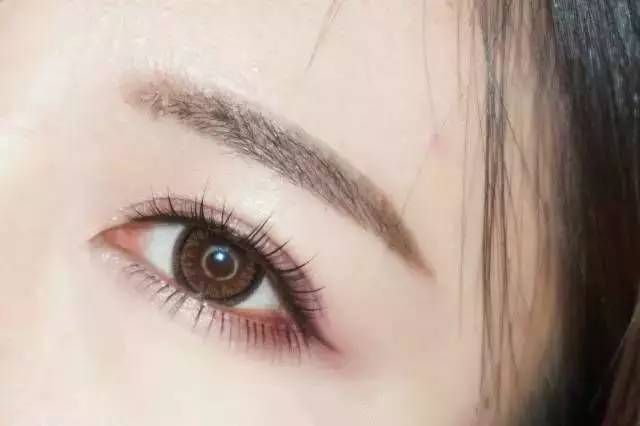 杨幂、戚薇都在用！这款小众眼影真这么好？