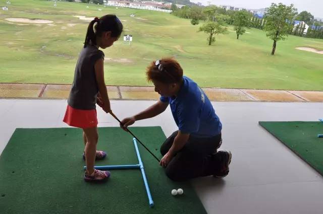 普吉岛“小包总”又火了！撞脸明星的他，用四川美食征服整个海岛