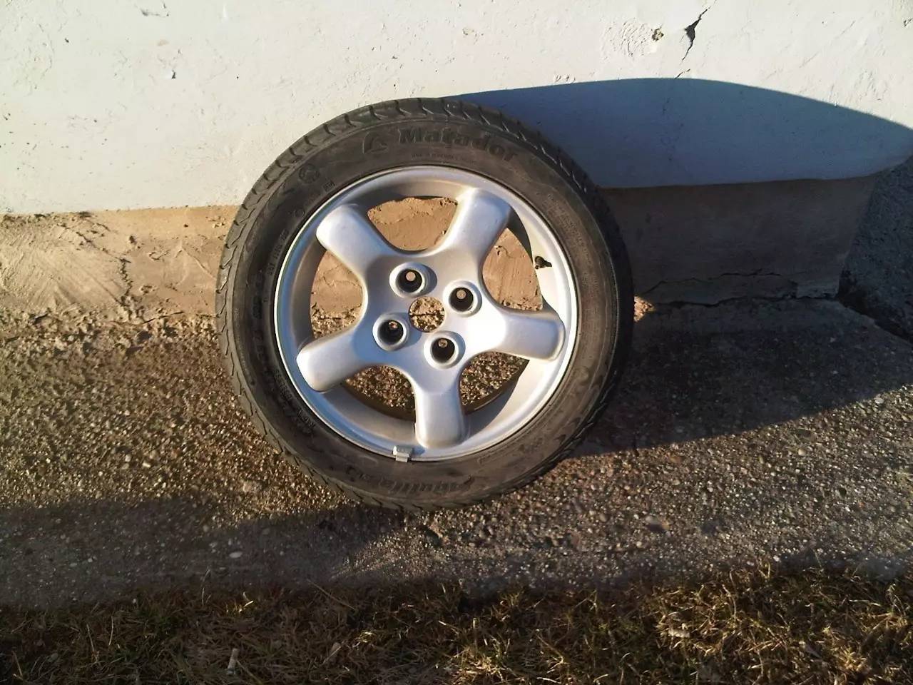 轮胎胎压自己上升是怎么回事,轮胎温度升高会导致什么