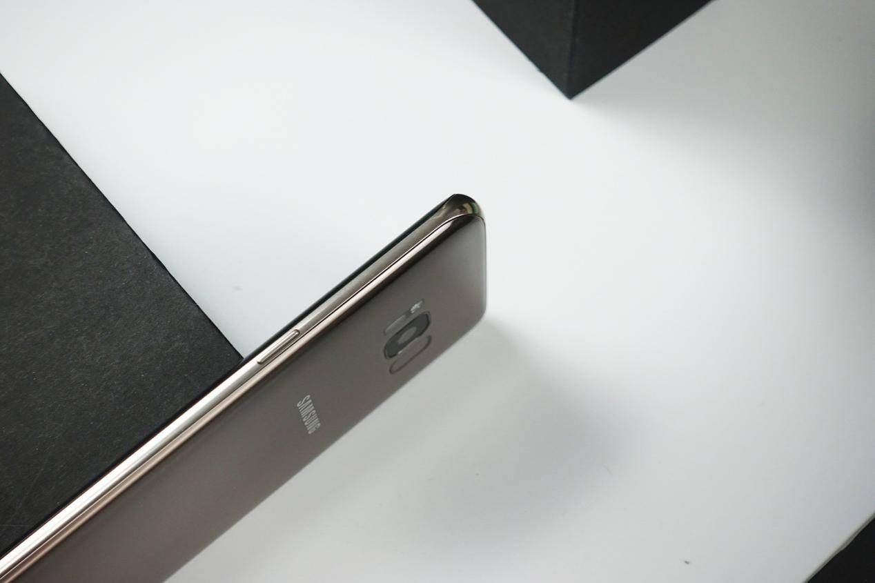 三星S8体验：不是简单的“机皇”，而是全能领袖！