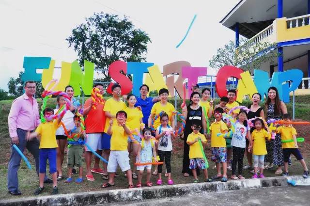 普吉岛“小包总”又火了！撞脸明星的他，用四川美食征服整个海岛