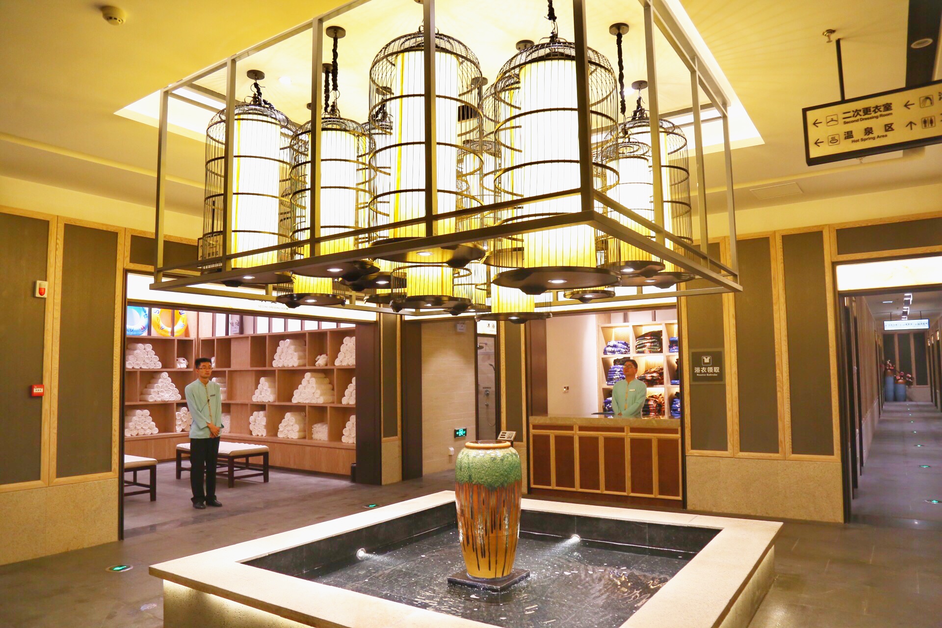 天沐温泉和汤泊温泉哪个好,长白山天沐戴斯温泉酒店温泉