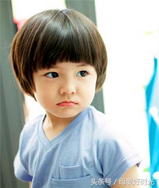 宝宝外阴有白色分泌物粘连,女宝宝外阴有白色粘连怎么回事