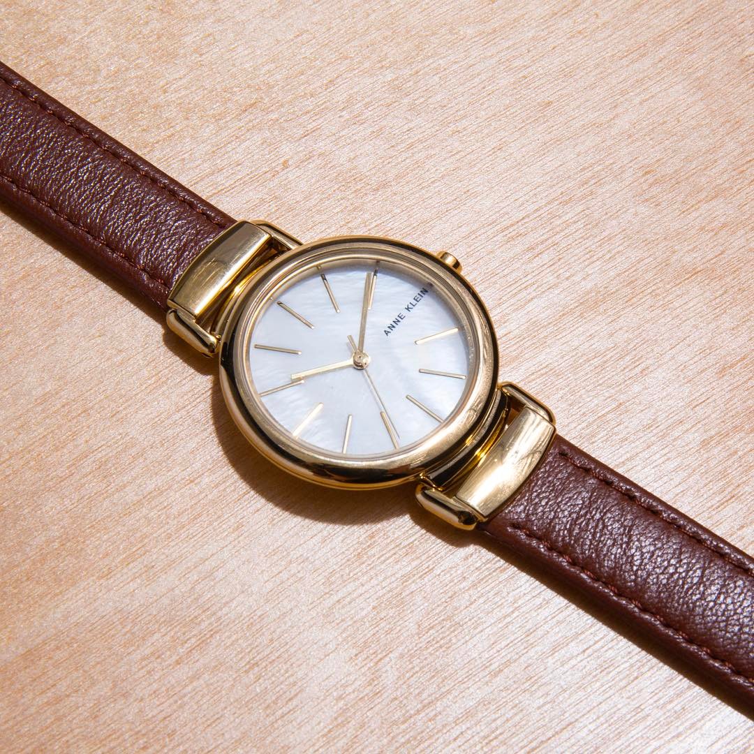 高级时尚手段带,手段上的时尚单品女