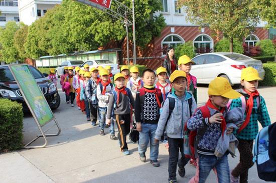 多大儿童独立上下学比较好,该不该让孩子读重点小学