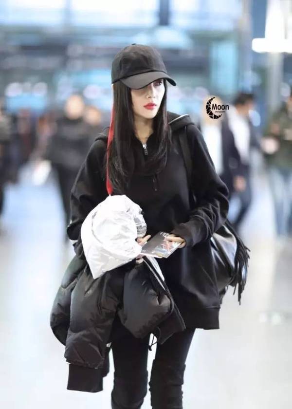 杨幂吴亦凡陈伟霆唐嫣等明星街拍最爱戴的棒球帽，竟来自这些潮牌，你知道几个？