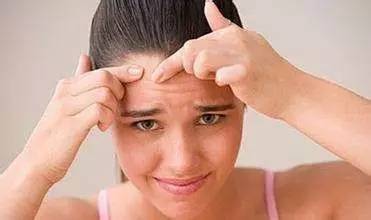 额头长痘痘需要注意什么,额头长痘痘是哪里出问题怎么解决