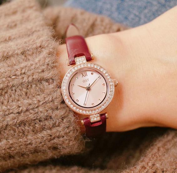 高级时尚手段带,手段上的时尚单品女