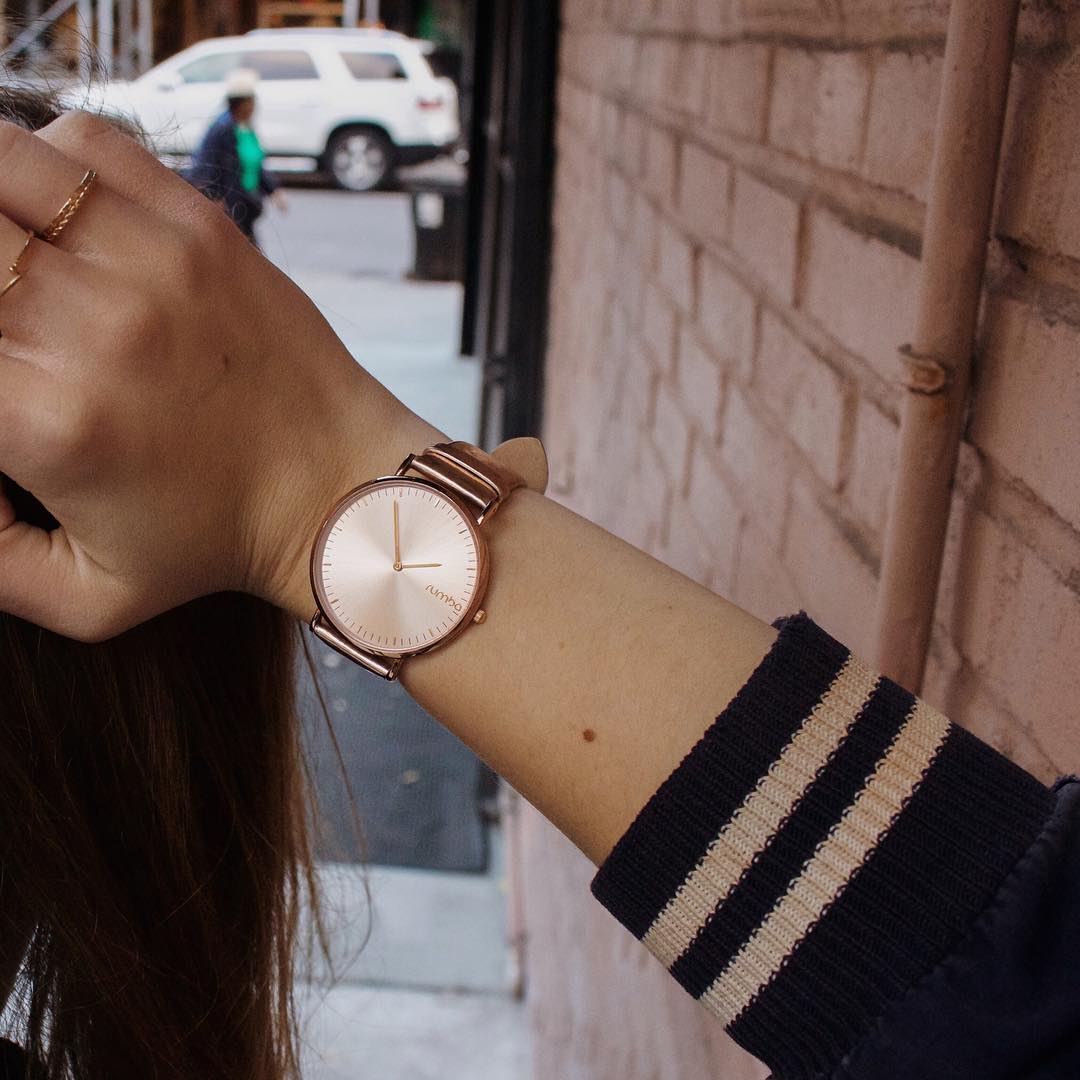 高级时尚手段带,手段上的时尚单品女