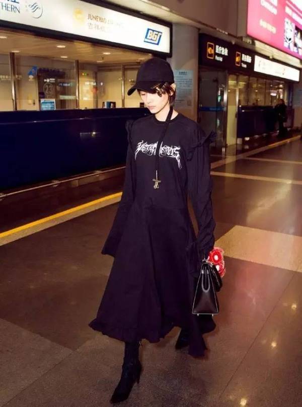 杨幂吴亦凡陈伟霆唐嫣等明星街拍最爱戴的棒球帽，竟来自这些潮牌，你知道几个？