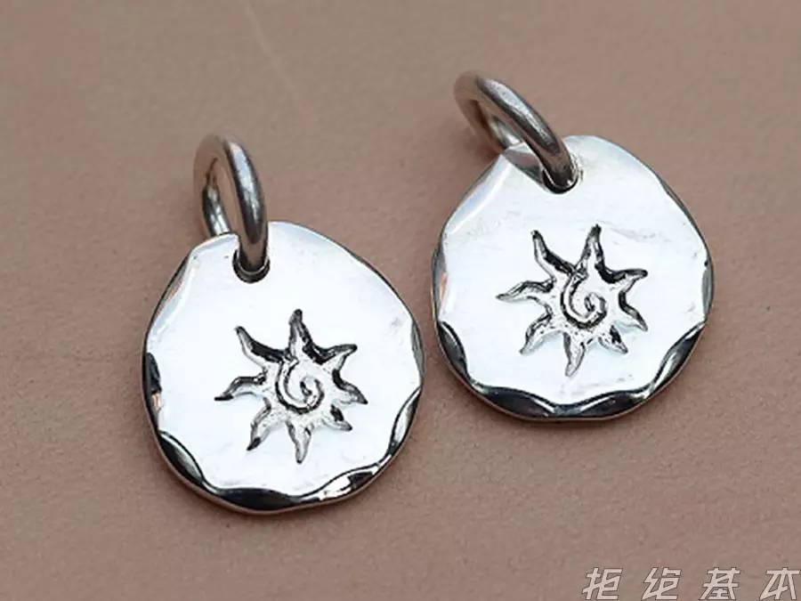 管他是羽毛还是叶子，一块银坨子凭什么比金还贵？