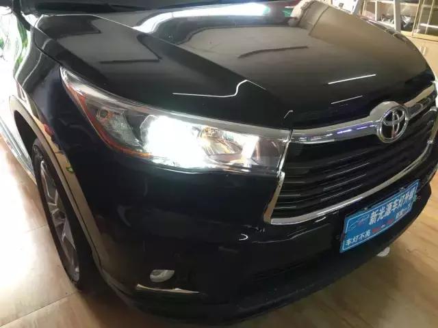 惠州新光源灯光升级‍，汉兰达原车灯发黄昏暗升级NHK德国版海五双光透镜！