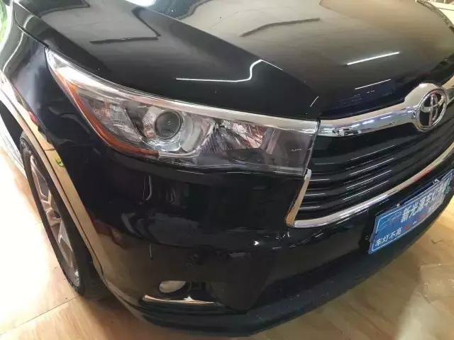 惠州新光源灯光升级‍，汉兰达原车灯发黄昏暗升级NHK德国版海五双光透镜！