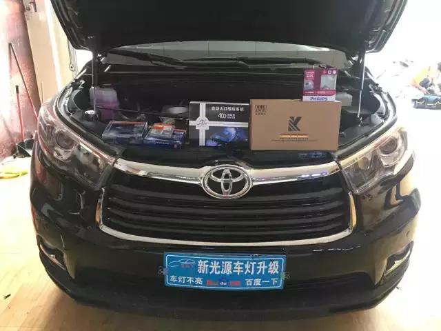 惠州新光源灯光升级‍，汉兰达原车灯发黄昏暗升级NHK德国版海五双光透镜！