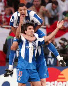 他在波尔图受崇拜、在巴萨受尊重，他成就了穆里尼奥、成全了小罗