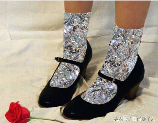 粽子快报｜Gucci出了巧克力，金小妹被骂抄袭狗，以及这个泳装品牌有点污