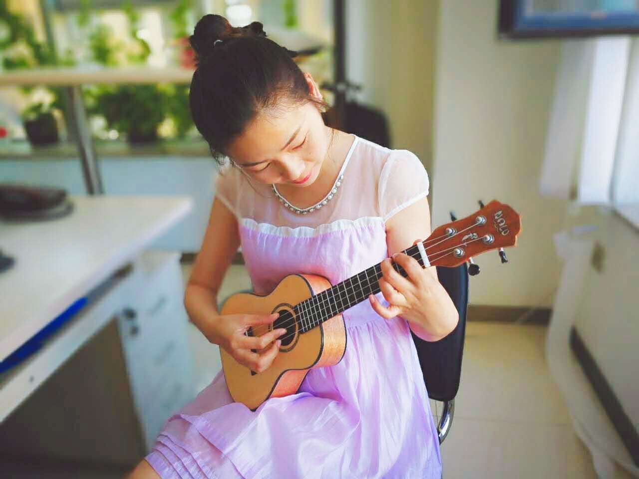 用一把尤克里里，撩动整个夏日