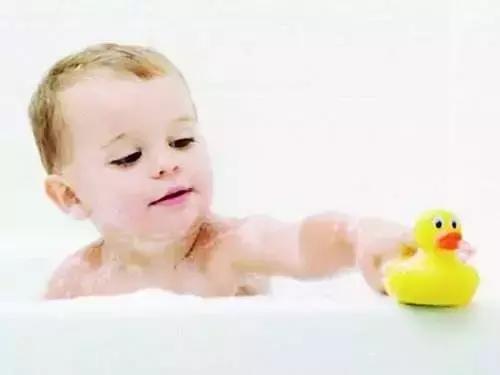 宝宝被蚊子叮了包硬硬的怎么办,儿童科普为什么被蚊子咬后有包