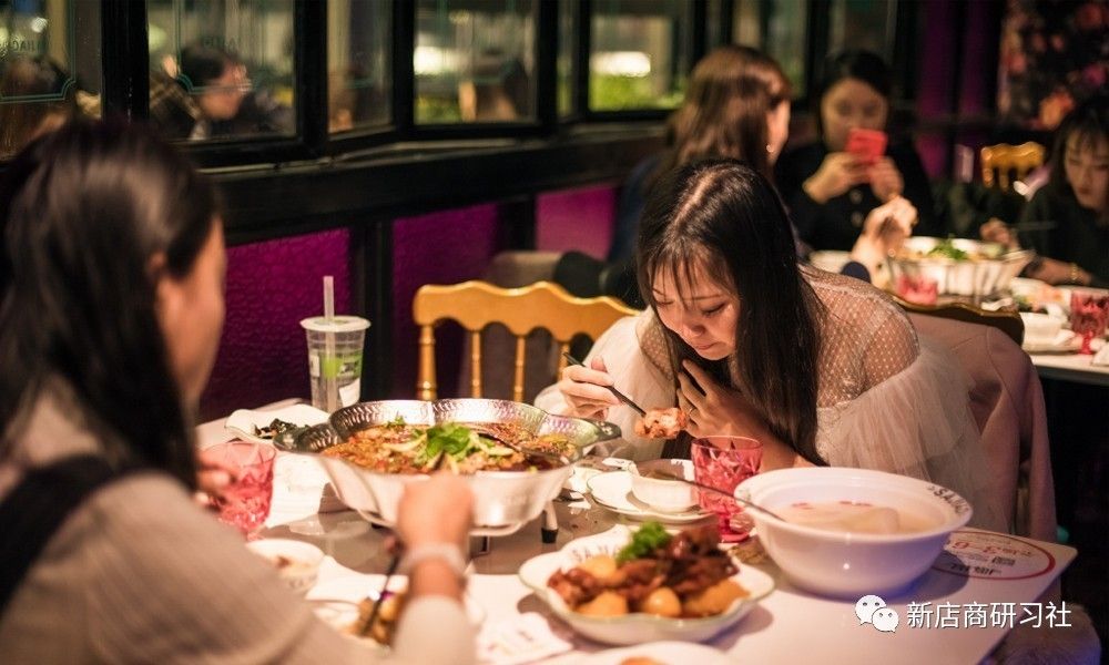 何谓“餐饮品类之王”？看看探鱼、撒椒就知道了