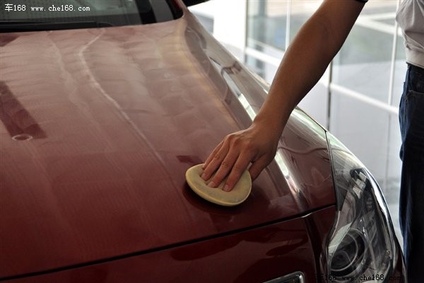 502胶水洒到车漆上如何处理,车漆被502胶水腐蚀怎么修复