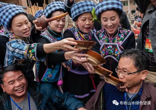 您好！我叫望谟，这是我的新名片~
