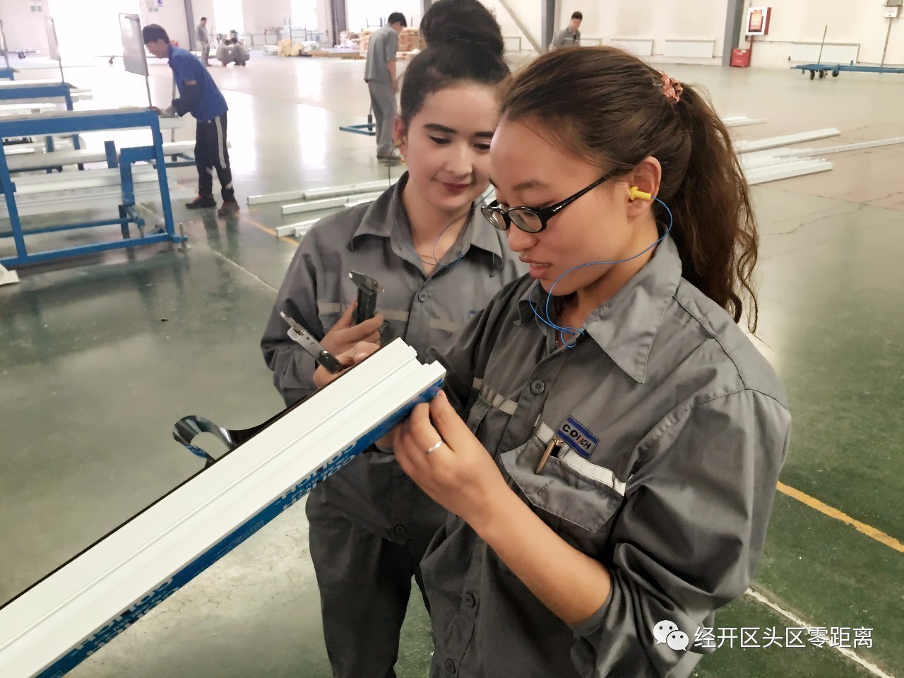 民族团结一家亲小康路上心连心,民族团结进步一家亲