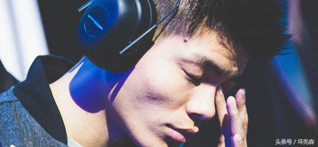 网友四段话描述四位电竞选手，打工作，真的太难