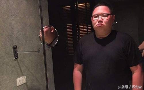 网友四段话描述四位电竞选手，打工作，真的太难