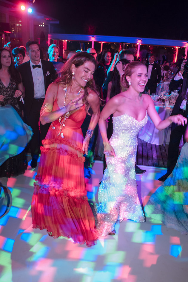 钻石，水晶还是含铅玻璃？施华洛世奇女继承人婚戒之谜