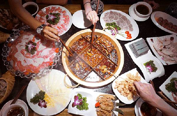 学长学姐吃火锅,学长学姐回学校分享考研经验