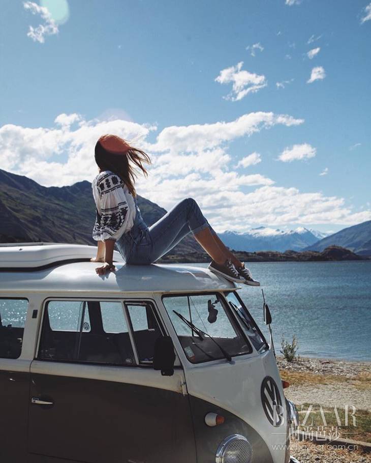 旅行照这么摆pose就很好看,出门旅游拍照姿势ins