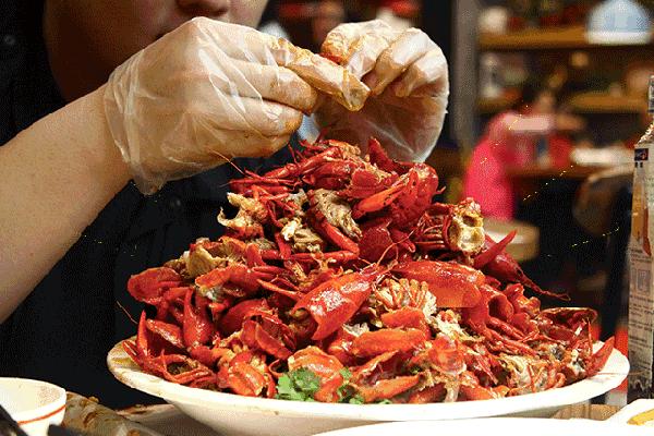 孕妇26周破水早产在家生了孩子,32周孕妇突然羊水破了