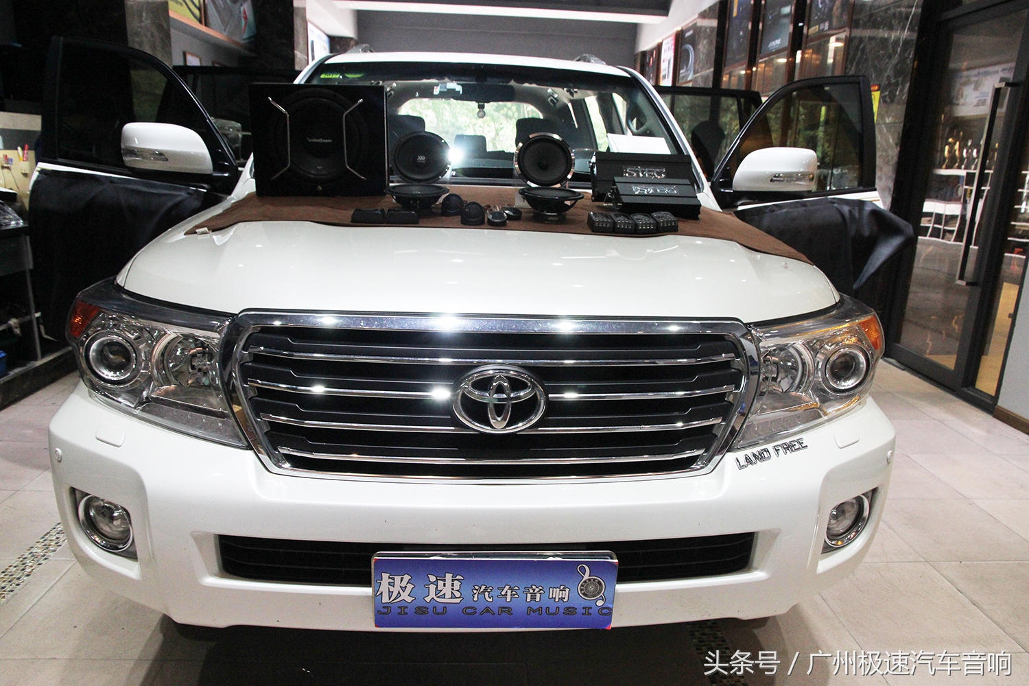 理智的征服越野三兄弟：老大哥兰德酷路泽，享受音响的魅力