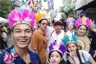 杨幂江疏影金色鞋,江疏影花少白色鞋子同款