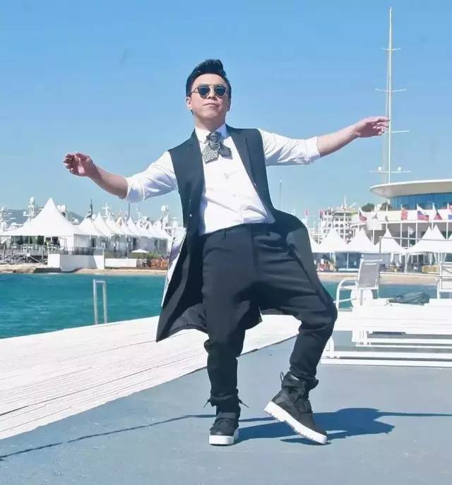 黄渤百亿影帝之路,黄渤当之无愧影帝