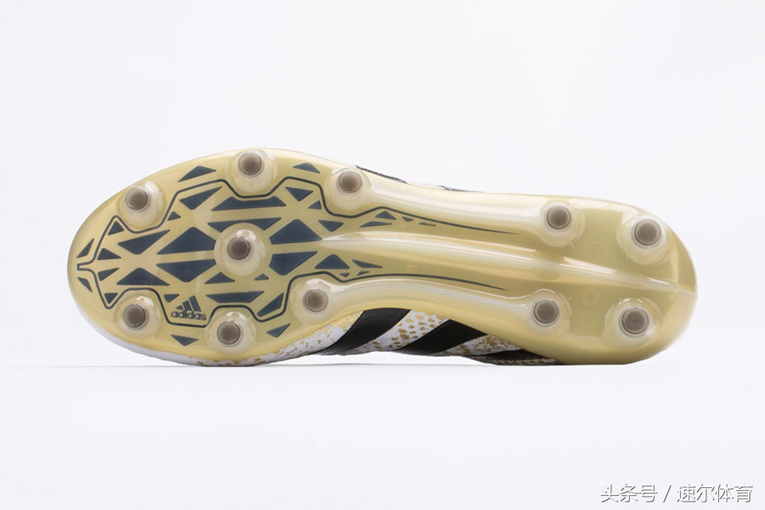 500块买啥足球鞋,150元以内的性价比极高足球鞋