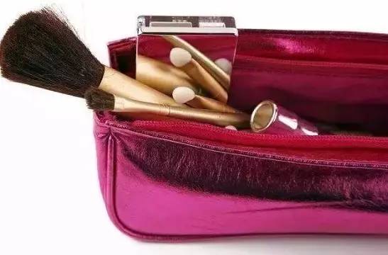 快翻翻你的包里有没有这些东西！放时间长了=毒药！