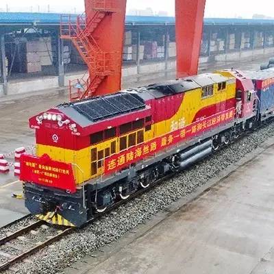 曾逐梦远方他乡，今逐梦丝路起点，物流园评论区已沦陷！