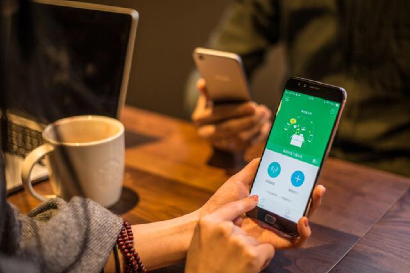 我觉得在校女生平时玩玩游戏开开视频聊聊天爱自拍爱音乐这样的人买x9足够了