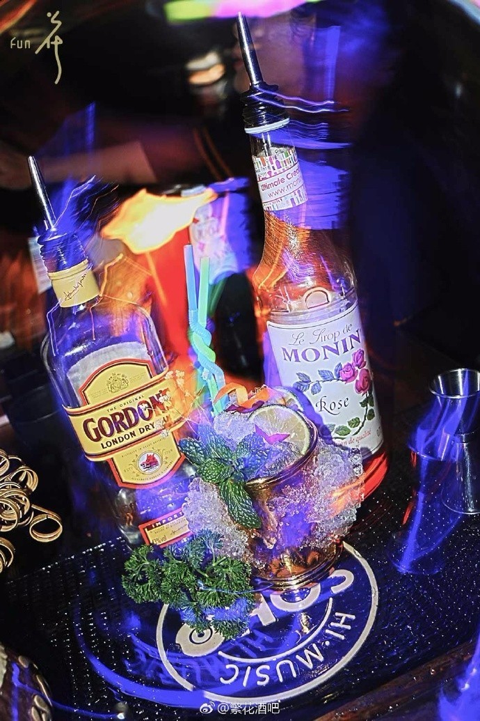 酒吧喝洋酒的好处,去酒吧为什么要排队