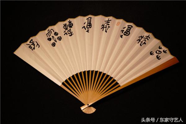 折扇的扇面有什么讲求,折扇的字有什么讲求