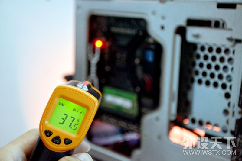 这才是游戏手机该有什么样的样子,微星宙斯盾钛3主机