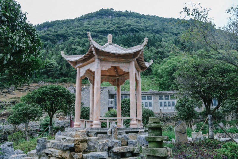 都说重庆热，但在她隔山相望的地方年均14-18度！